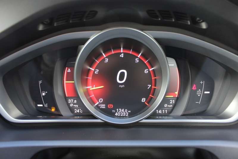 2019 VOLVO V40 2019 VOLVO V40