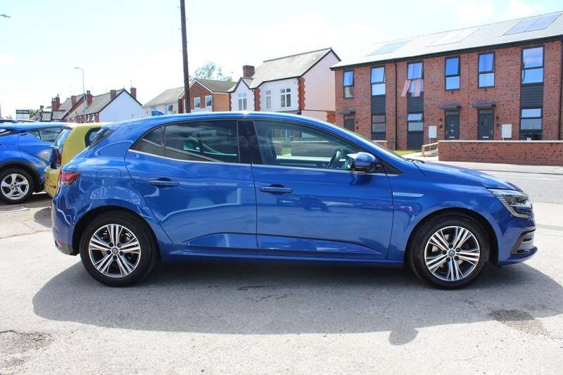 A 2021 RENAULT MEGANE ICONIC DCI A 2021 RENAULT MEGANE ICONIC DCI