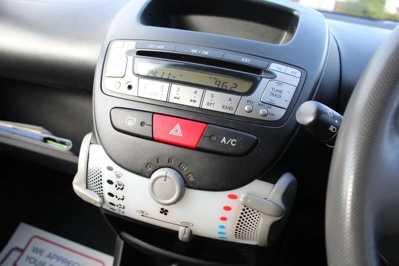 2013 PEUGEOT 107 2013 PEUGEOT 107