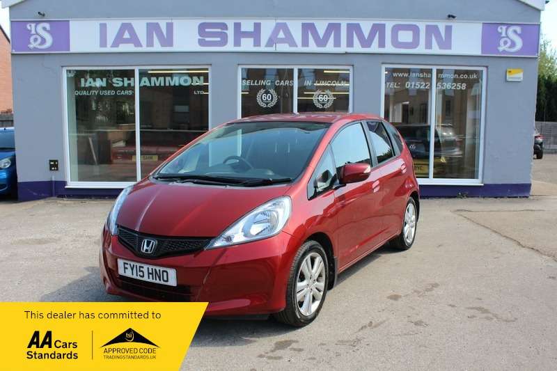 A 2015 HONDA JAZZ 1.3 I-VTEC ES PLUS AUTO A 2015 HONDA JAZZ 1.3 I-VTEC ES PLUS AUTO