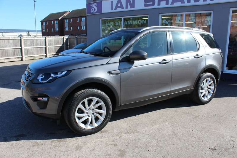 A 2017 LAND ROVER DISCOVERY SPORT 2.0 TD4 SE TECH A 2017 LAND ROVER DISCOVERY SPORT 2.0 TD4 SE TECH