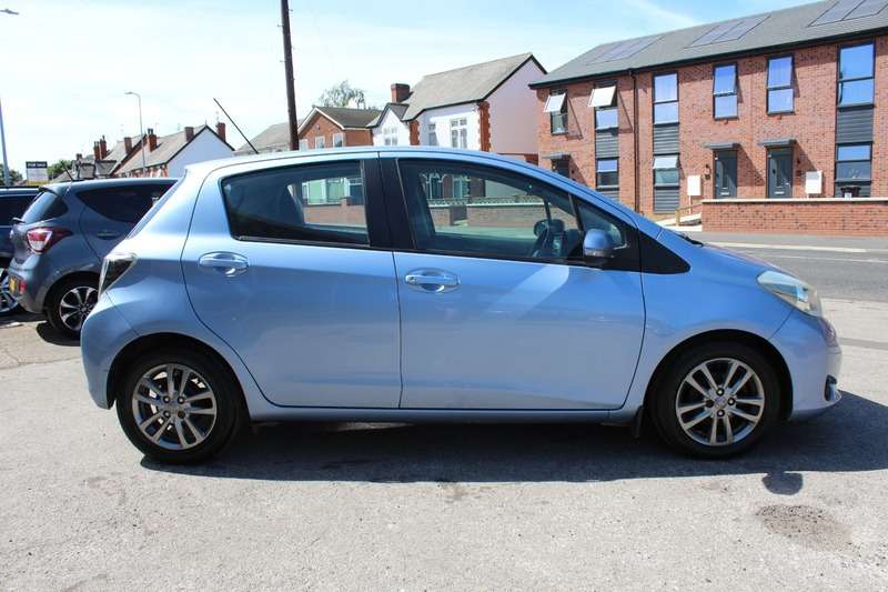 A 2014 TOYOTA YARIS D-4D ICON PLUS A 2014 TOYOTA YARIS D-4D ICON PLUS