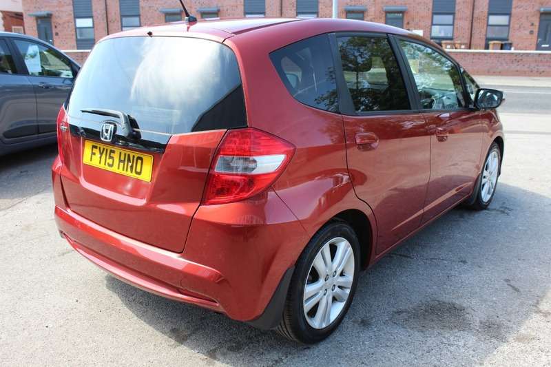 A 2015 HONDA JAZZ 1.3 I-VTEC ES PLUS AUTO A 2015 HONDA JAZZ 1.3 I-VTEC ES PLUS AUTO