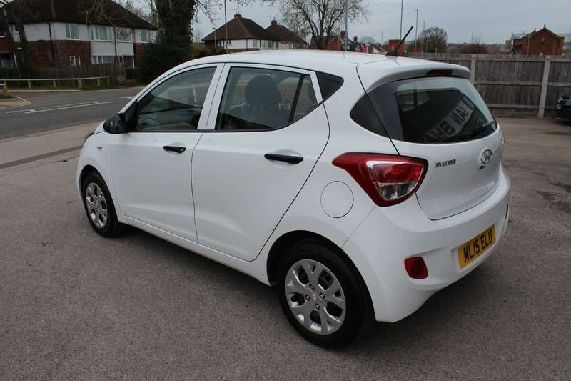 A 2015 HYUNDAI I10 S A 2015 HYUNDAI I10 S
