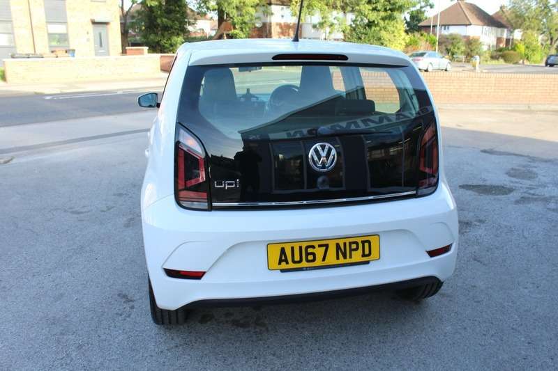 A 2017 VOLKSWAGEN UP 1.0 HIGH UP A 2017 VOLKSWAGEN UP 1.0 HIGH UP