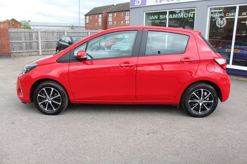 A 2019 TOYOTA YARIS VVT-I ICON TECH A 2019 TOYOTA YARIS VVT-I ICON TECH