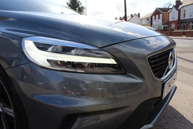 2019 VOLVO V40 2019 VOLVO V40