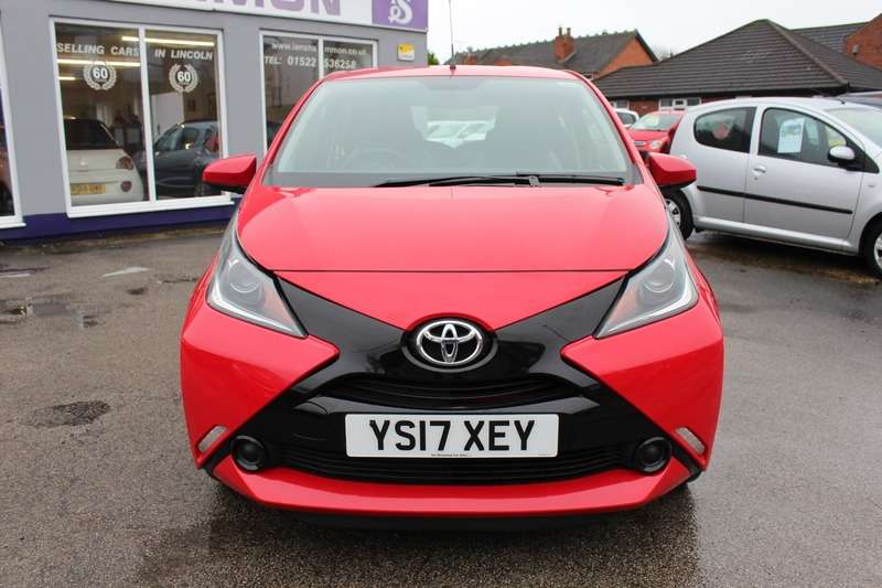 A 2017 TOYOTA AYGO VVT-I X-PLAY A 2017 TOYOTA AYGO VVT-I X-PLAY
