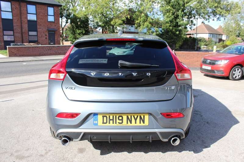 2019 VOLVO V40 2019 VOLVO V40