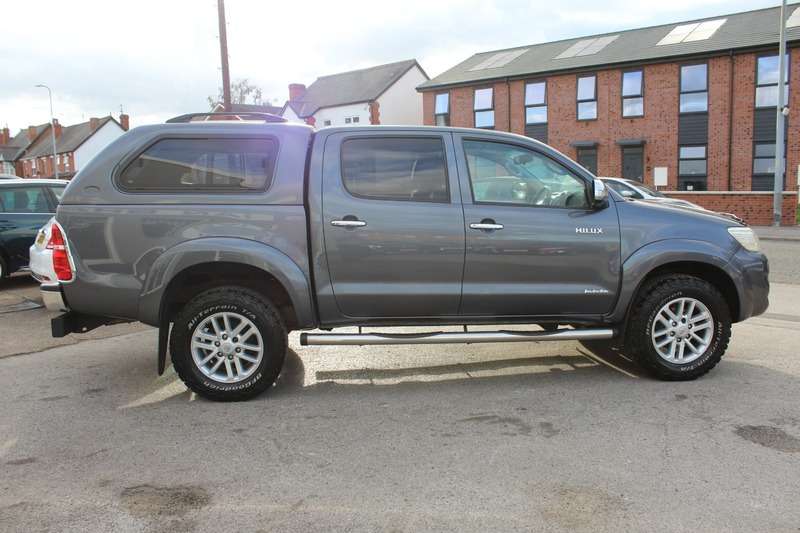 A 2013 TOYOTA HILUX 3.0 INVINCIBLE 4X4 D-4D DCB A 2013 TOYOTA HILUX 3.0 INVINCIBLE 4X4 D-4D DCB