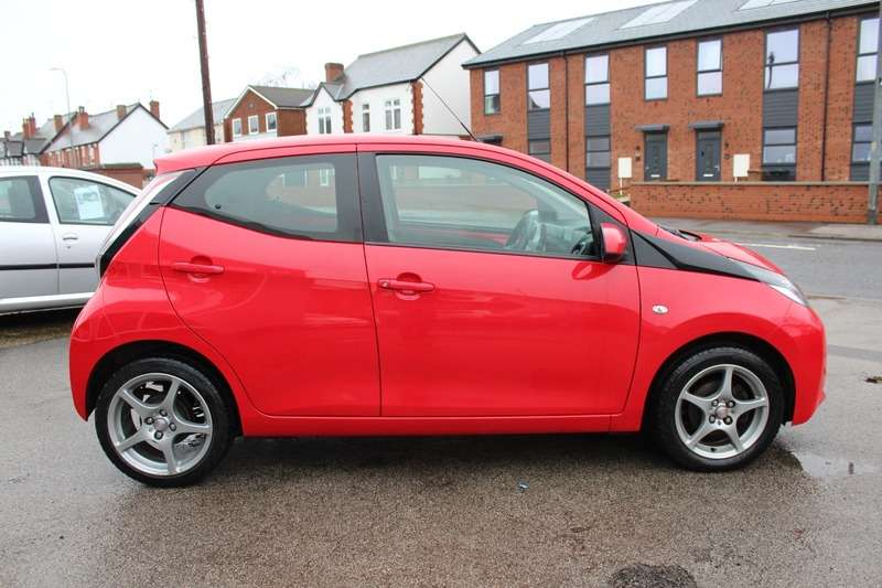 A 2017 TOYOTA AYGO VVT-I X-PLAY A 2017 TOYOTA AYGO VVT-I X-PLAY