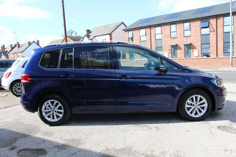 A 2019 VOLKSWAGEN TOURAN 1.6 SE TDI DSG A 2019 VOLKSWAGEN TOURAN 1.6 SE TDI DSG