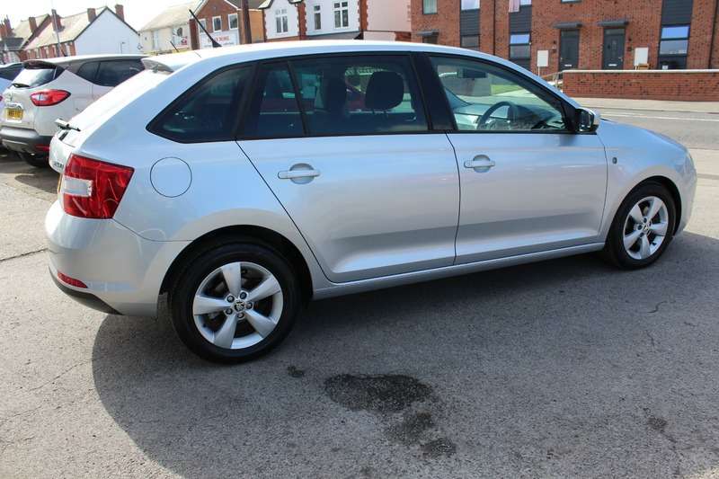A 2014 SKODA RAPID GREENLINE TDI CR A 2014 SKODA RAPID GREENLINE TDI CR