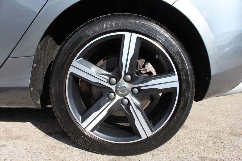 2019 VOLVO V40 2019 VOLVO V40