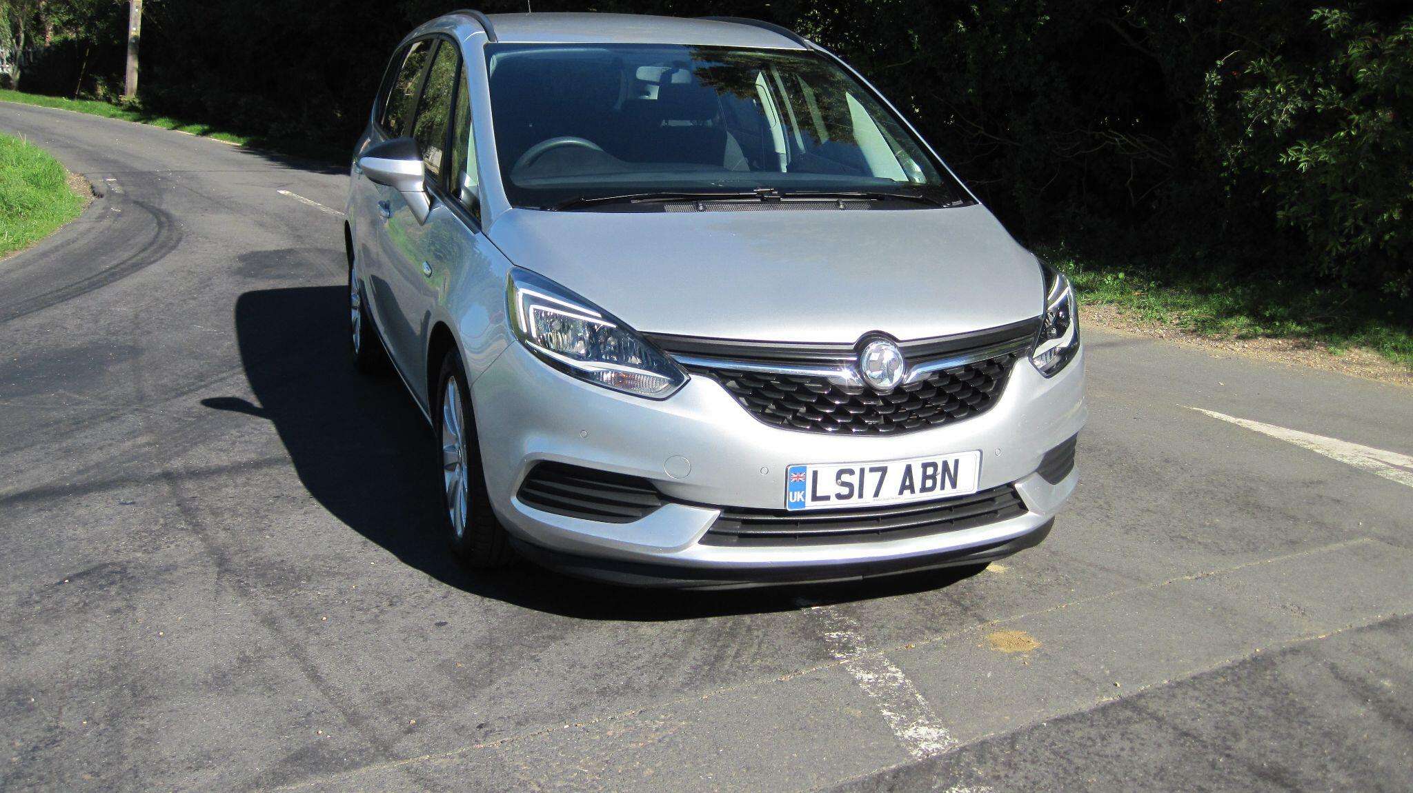 A 2017 VAUXHALL ZAFIRA TOURER 1.4i Turbo Design Euro 6 5dr A 2017 VAUXHALL ZAFIRA TOURER 1.4i Turbo Design Euro 6 5dr