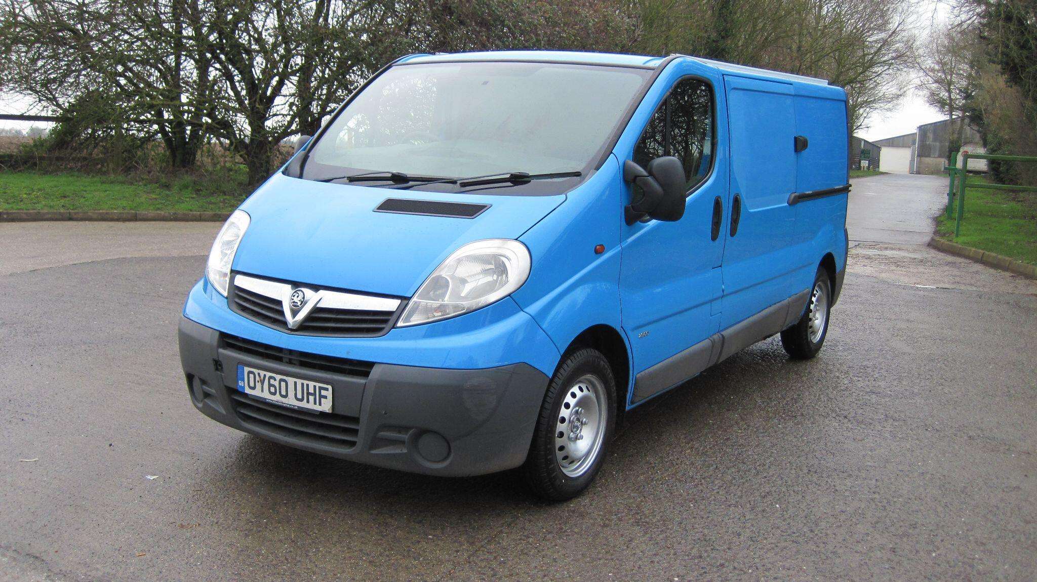 A 2010 VAUXHALL VIVARO 2.0 2900 CDTi FWD L3 4dr A 2010 VAUXHALL VIVARO 2.0 2900 CDTi FWD L3 4dr