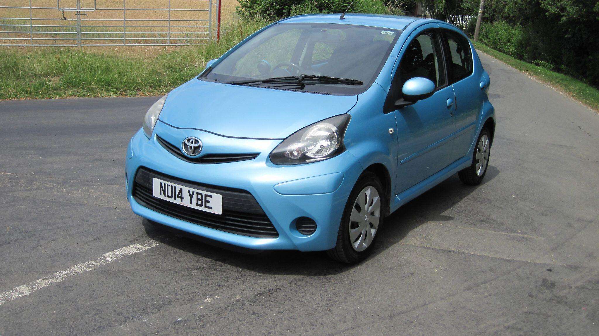 A 2014 TOYOTA AYGO 1.0 VVT-i Move Euro 5 5dr A 2014 TOYOTA AYGO 1.0 VVT-i Move Euro 5 5dr