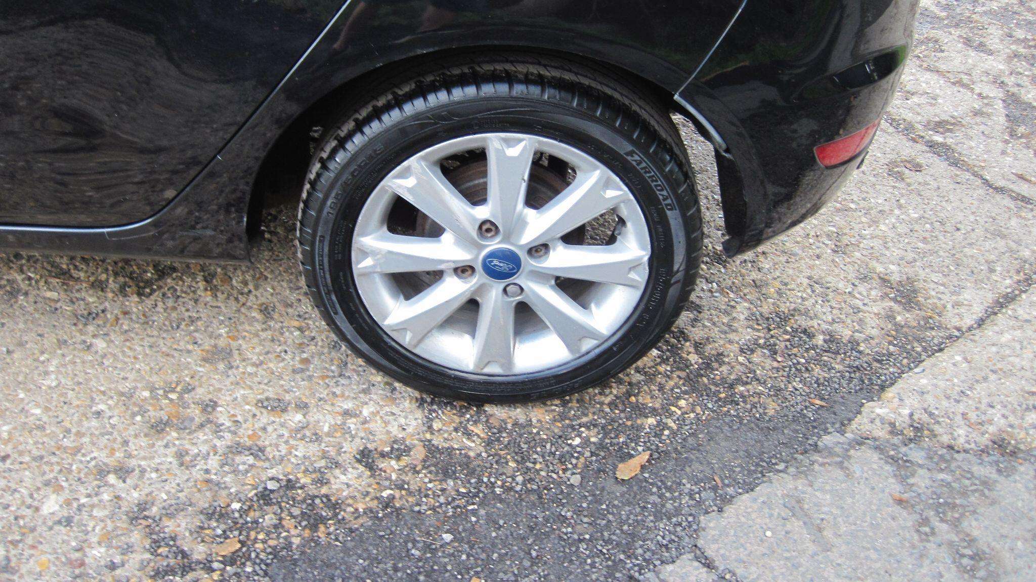 2011 FORD FIESTA 2011 FORD FIESTA