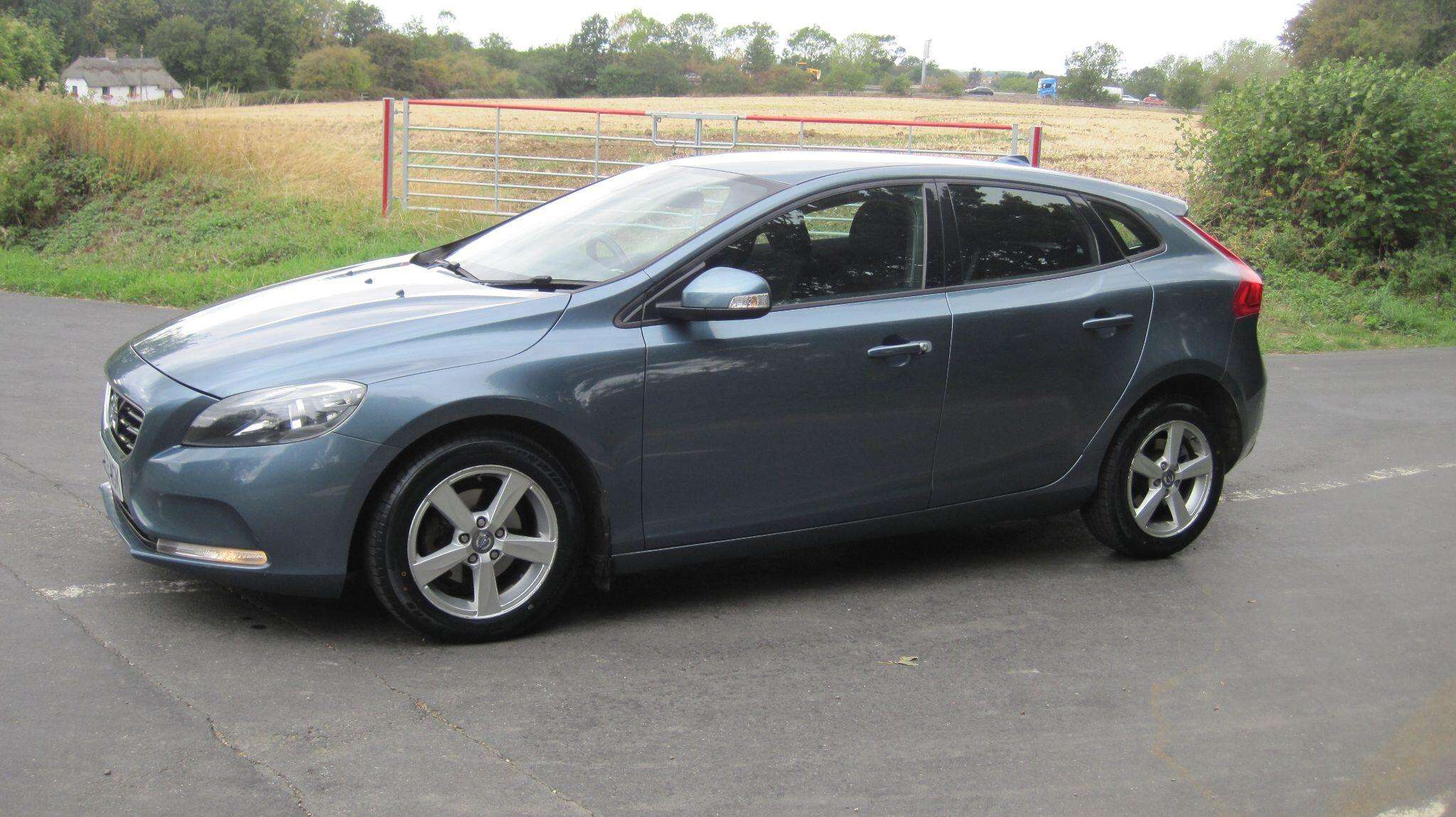 2013 VOLVO V40 2013 VOLVO V40