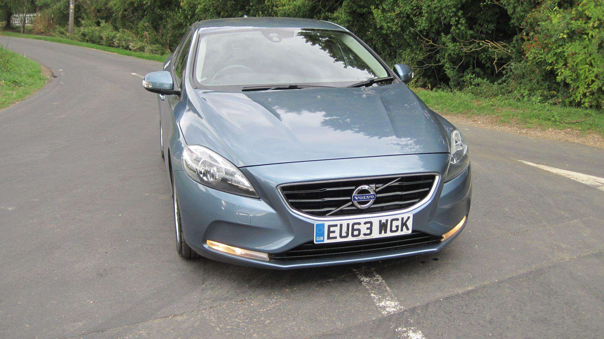 A 2013 VOLVO V40 1.6 D2 ES Euro 5 (s/s) 5dr A 2013 VOLVO V40 1.6 D2 ES Euro 5 (s/s) 5dr
