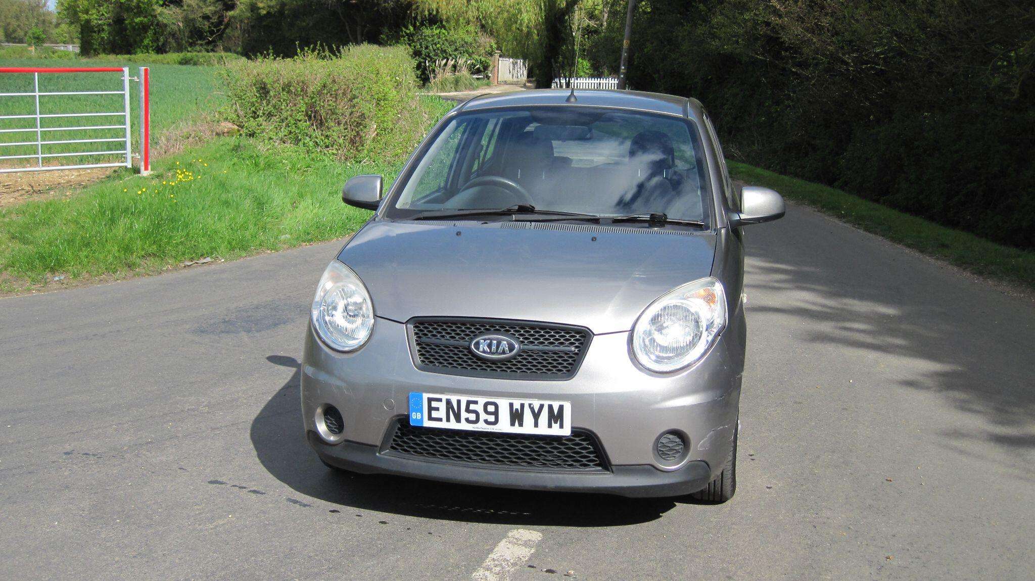 A 2010 KIA PICANTO 1.1 Graphite 5dr A 2010 KIA PICANTO 1.1 Graphite 5dr