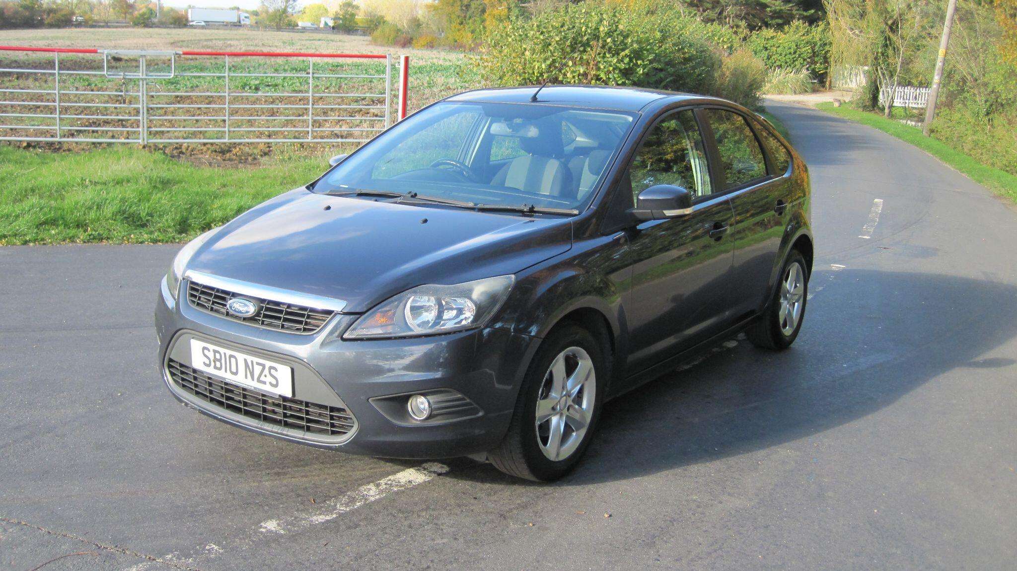 A 2010 FORD FOCUS 1.6 Zetec 5dr A 2010 FORD FOCUS 1.6 Zetec 5dr