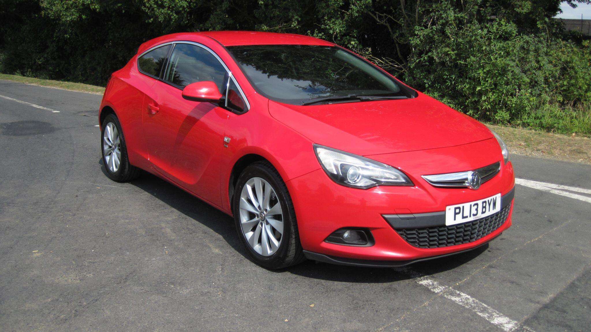 A 2013 VAUXHALL ASTRA 1.4T SRi Euro 5 (s/s) 3dr A 2013 VAUXHALL ASTRA 1.4T SRi Euro 5 (s/s) 3dr