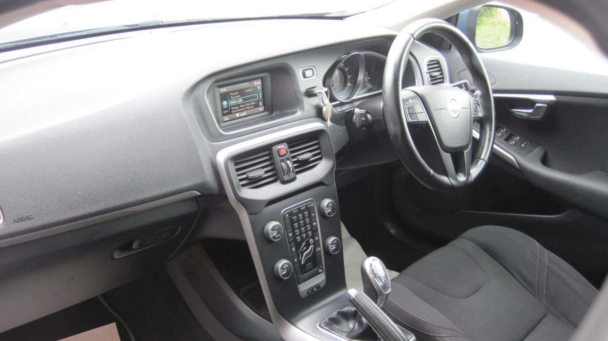 2013 VOLVO V40 2013 VOLVO V40