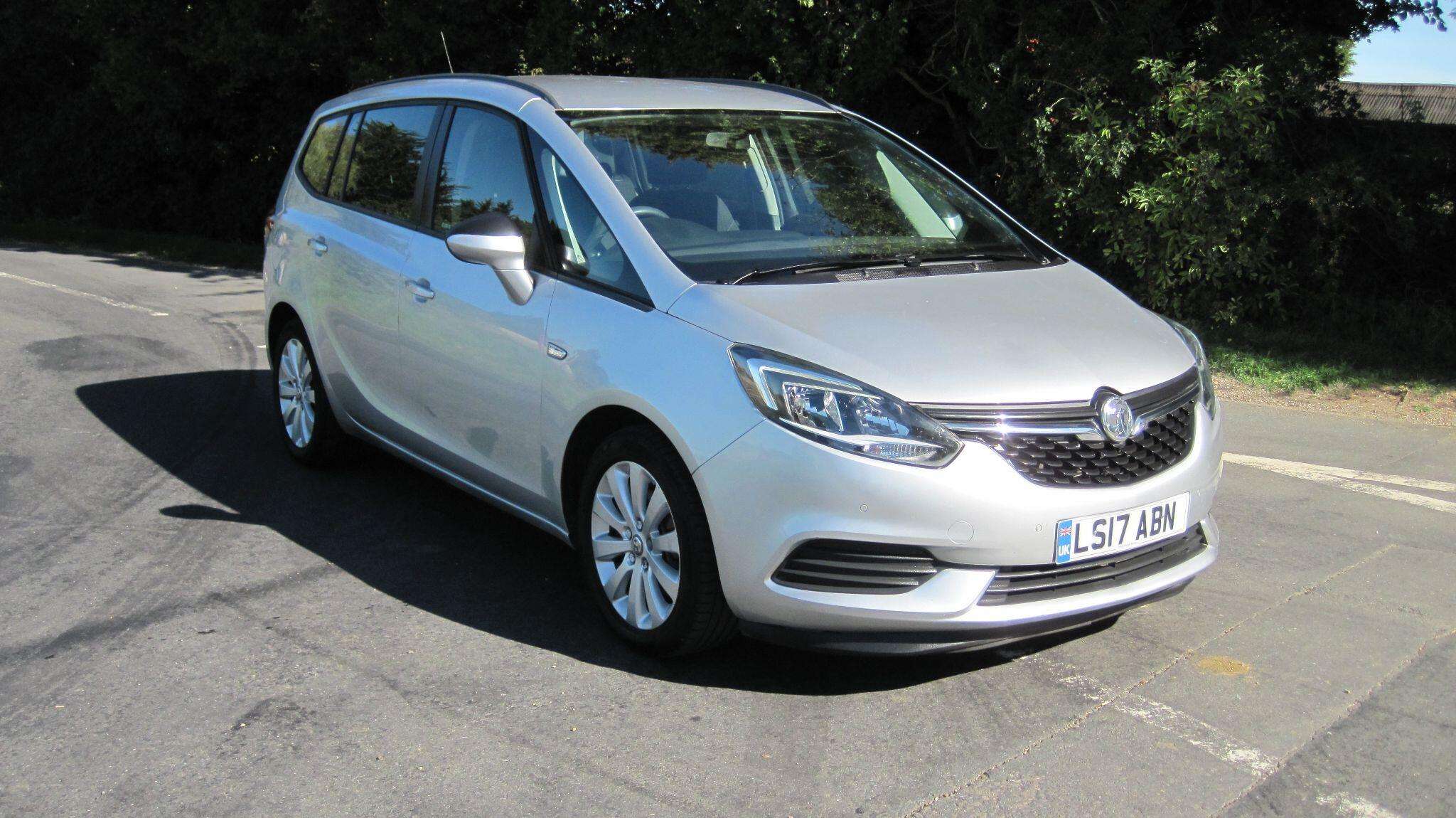 A 2017 VAUXHALL ZAFIRA TOURER 1.4i Turbo Design Euro 6 5dr A 2017 VAUXHALL ZAFIRA TOURER 1.4i Turbo Design Euro 6 5dr
