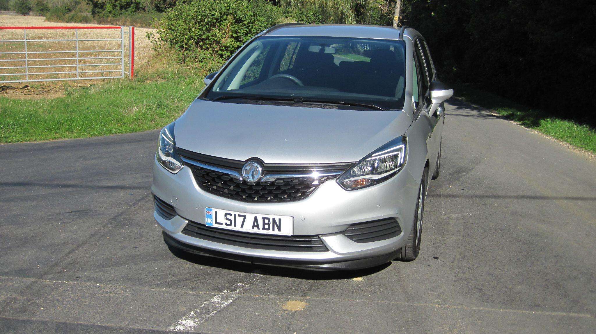 A 2017 VAUXHALL ZAFIRA TOURER 1.4i Turbo Design Euro 6 5dr A 2017 VAUXHALL ZAFIRA TOURER 1.4i Turbo Design Euro 6 5dr