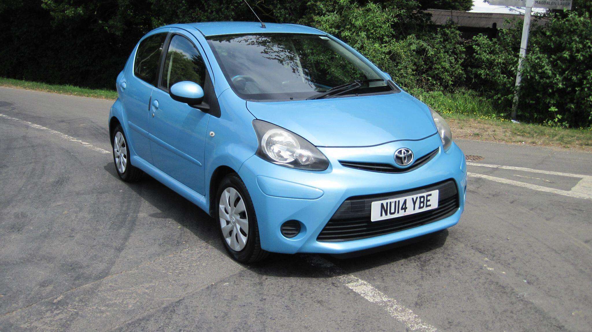 A 2014 TOYOTA AYGO 1.0 VVT-i Move Euro 5 5dr A 2014 TOYOTA AYGO 1.0 VVT-i Move Euro 5 5dr