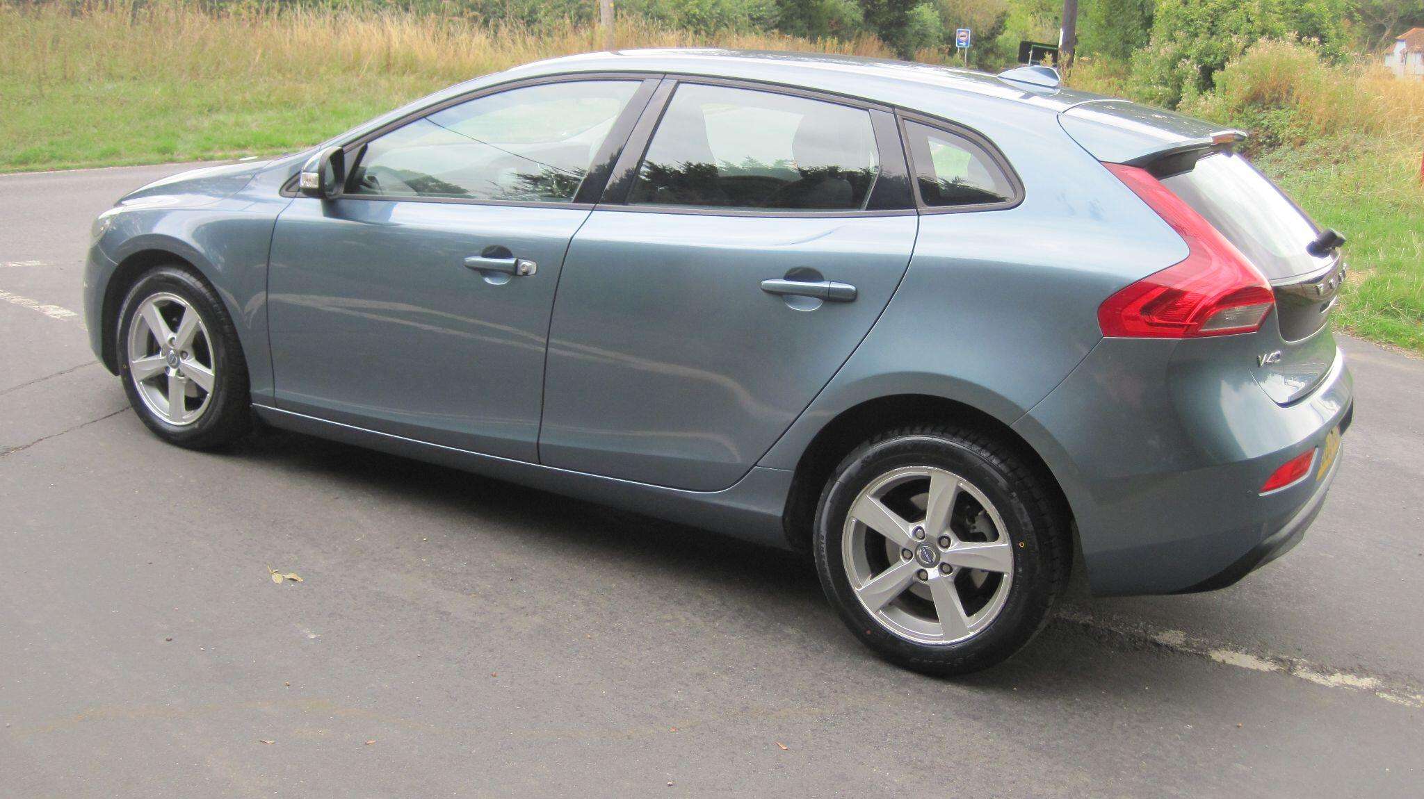 2013 VOLVO V40 2013 VOLVO V40