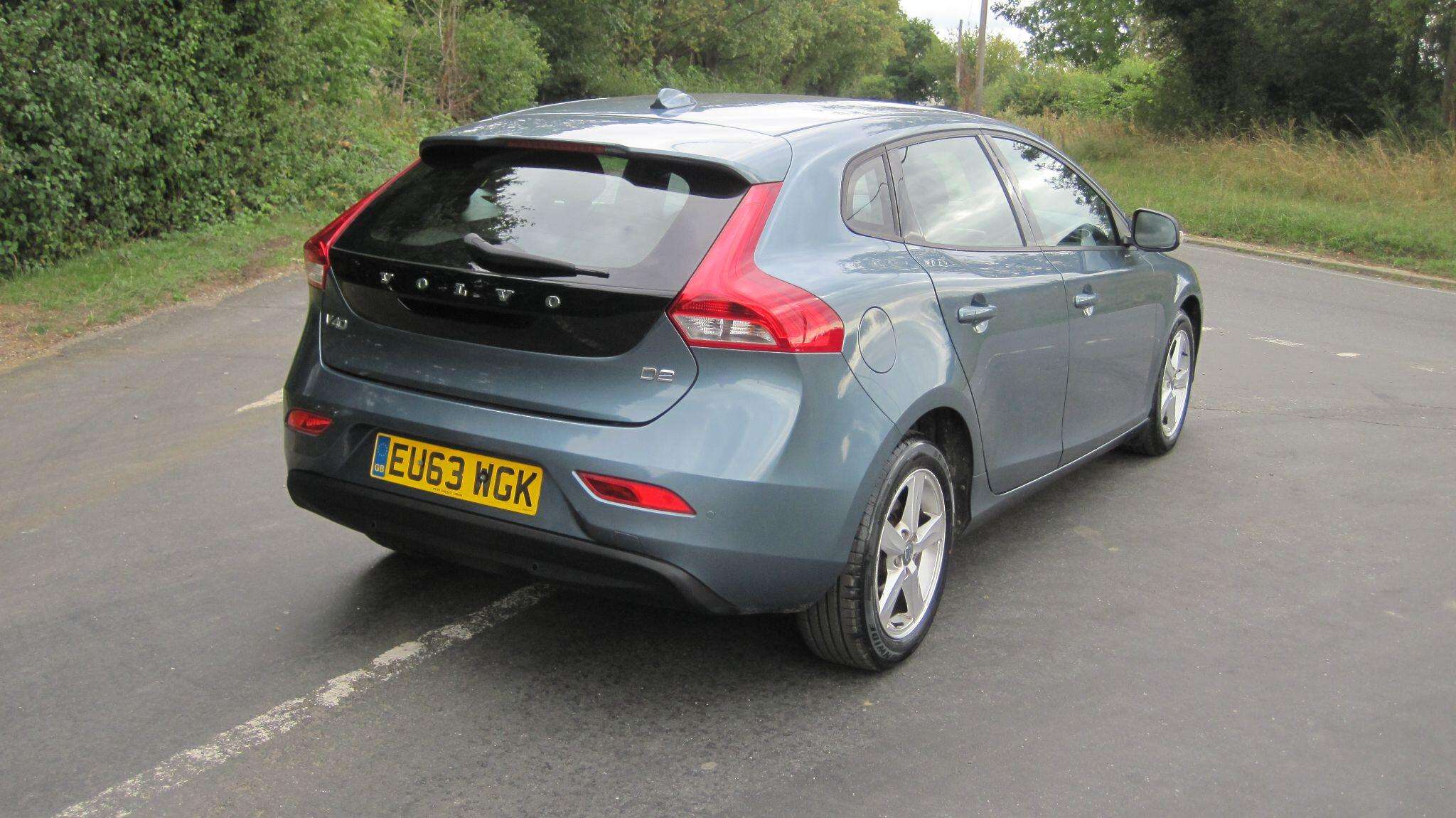 2013 VOLVO V40 2013 VOLVO V40