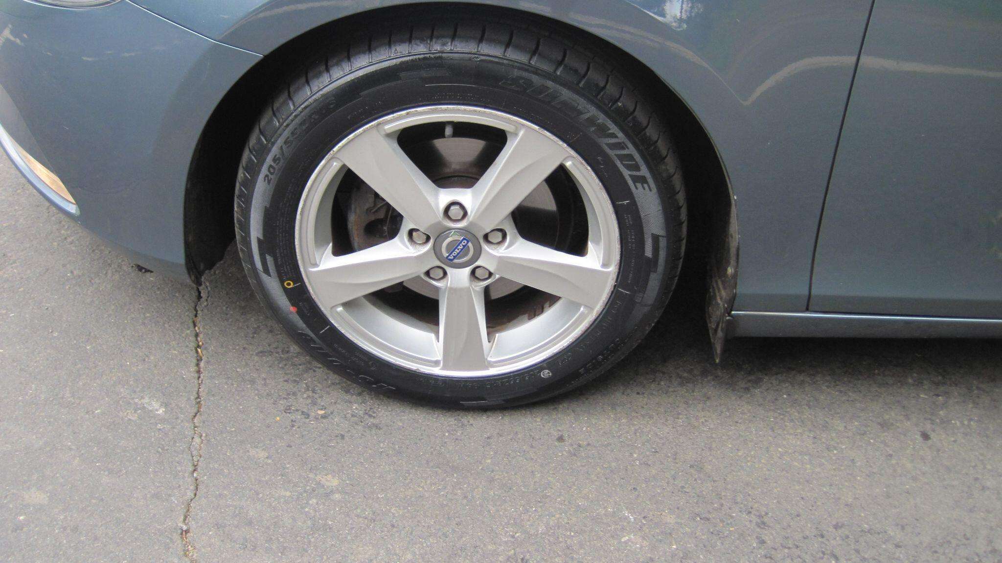 2013 VOLVO V40 2013 VOLVO V40