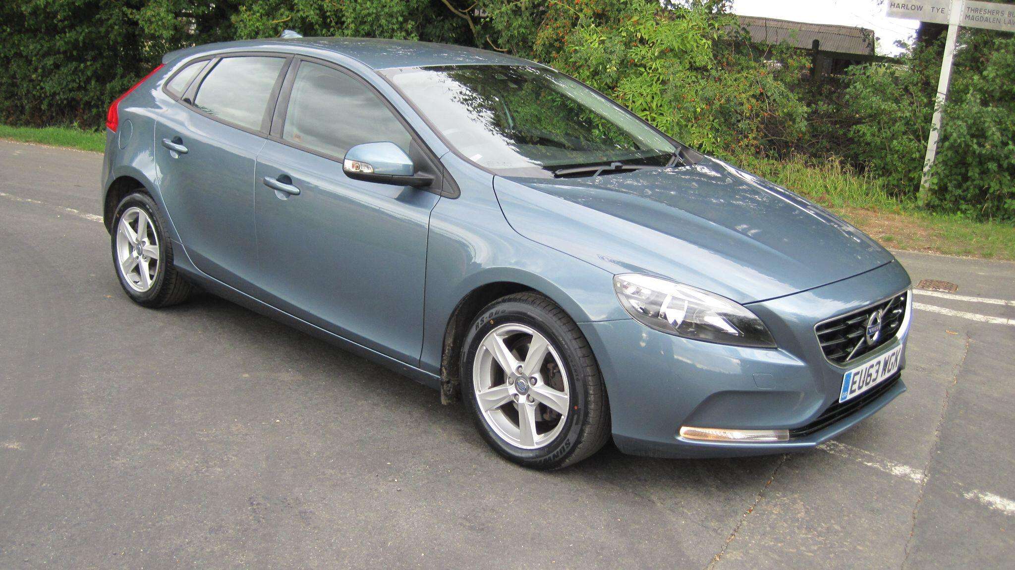 A 2013 VOLVO V40 1.6 D2 ES Euro 5 (s/s) 5dr A 2013 VOLVO V40 1.6 D2 ES Euro 5 (s/s) 5dr