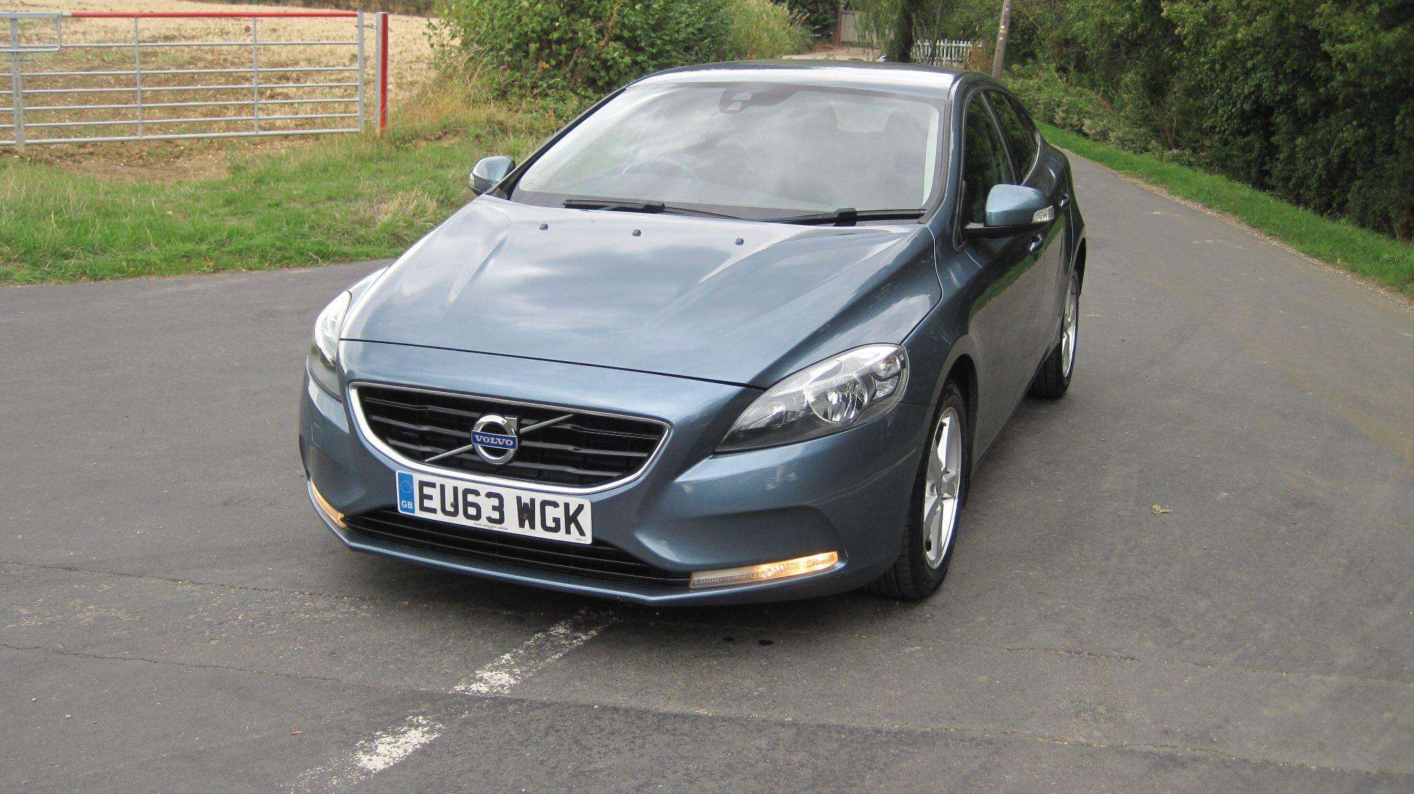 A 2013 VOLVO V40 1.6 D2 ES Euro 5 (s/s) 5dr A 2013 VOLVO V40 1.6 D2 ES Euro 5 (s/s) 5dr