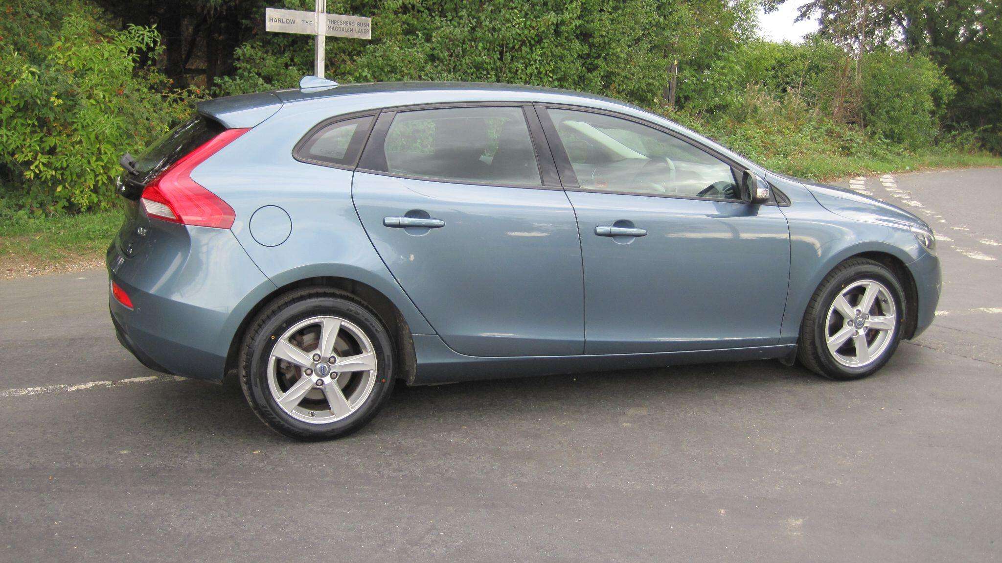 2013 VOLVO V40 2013 VOLVO V40