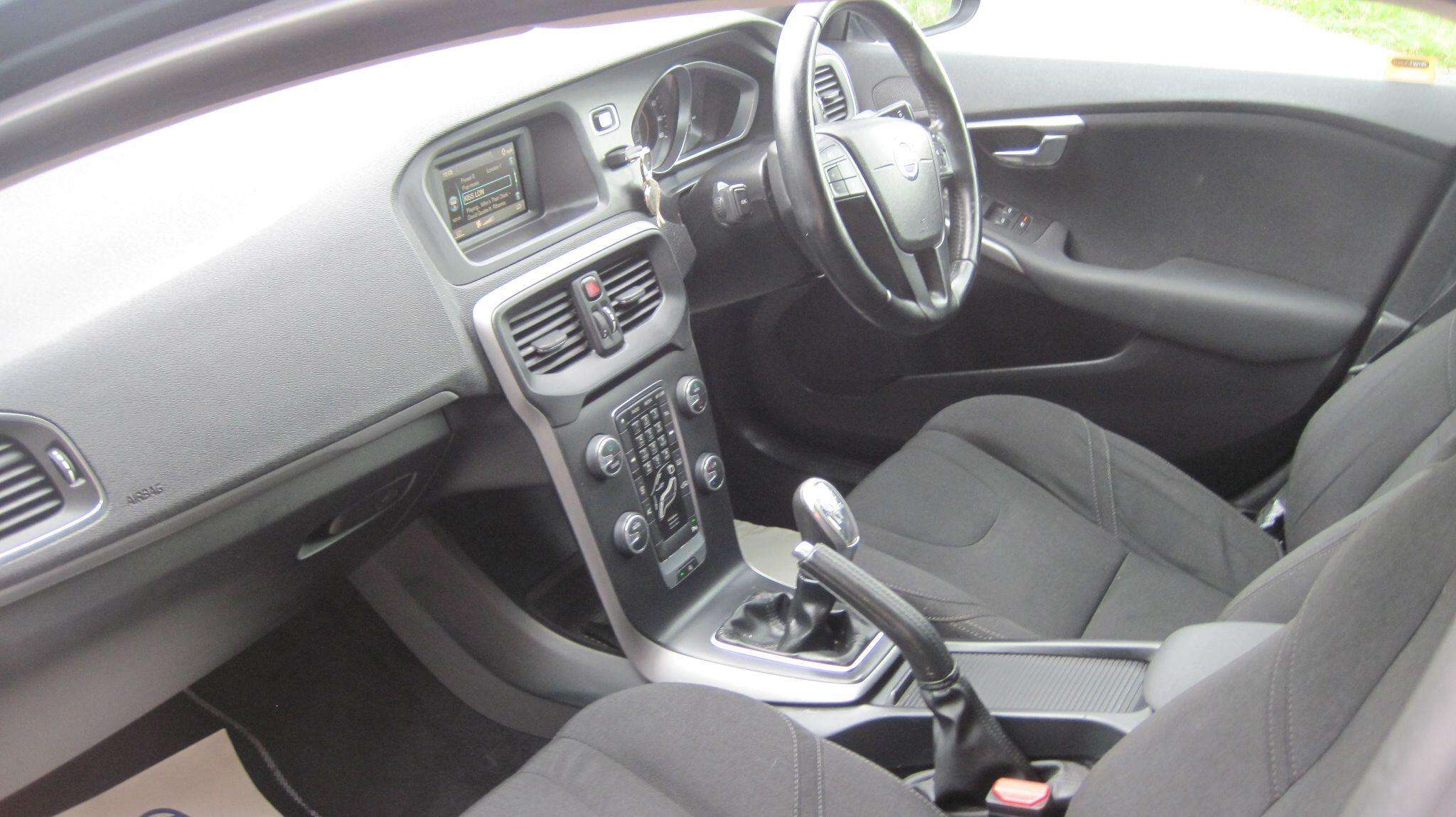 2013 VOLVO V40 2013 VOLVO V40