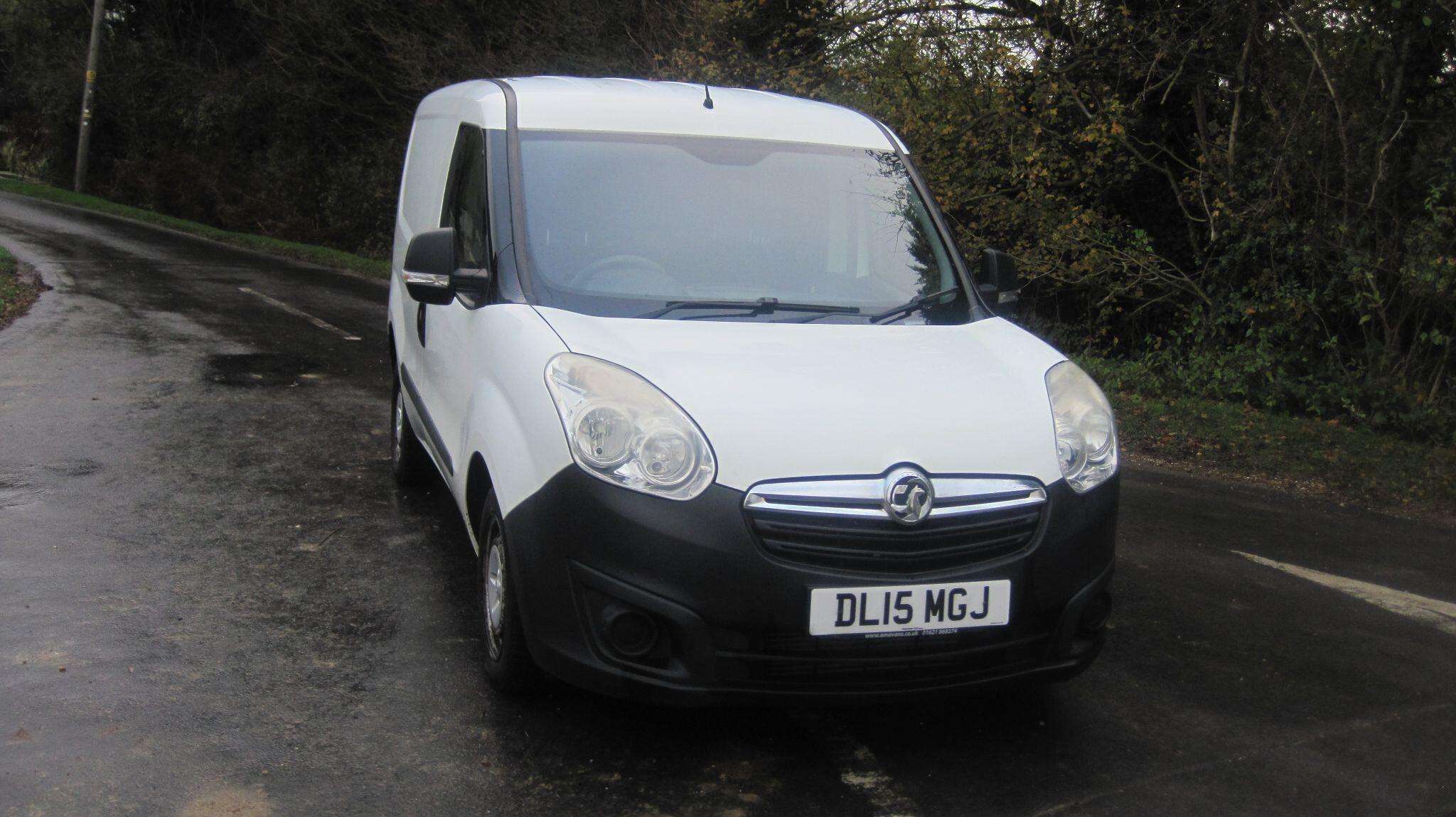 A 2015 VAUXHALL COMBO 1.3 CDTi 2000 ecoFLEX 16v FWD L1 H1 (s/s) 3dr A 2015 VAUXHALL COMBO 1.3 CDTi 2000 ecoFLEX 16v FWD L1 H1 (s/s) 3dr