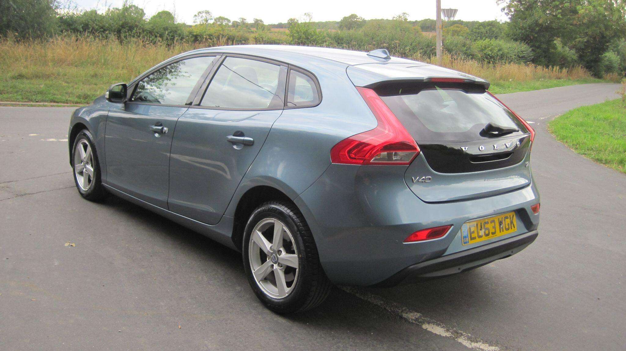 2013 VOLVO V40 2013 VOLVO V40