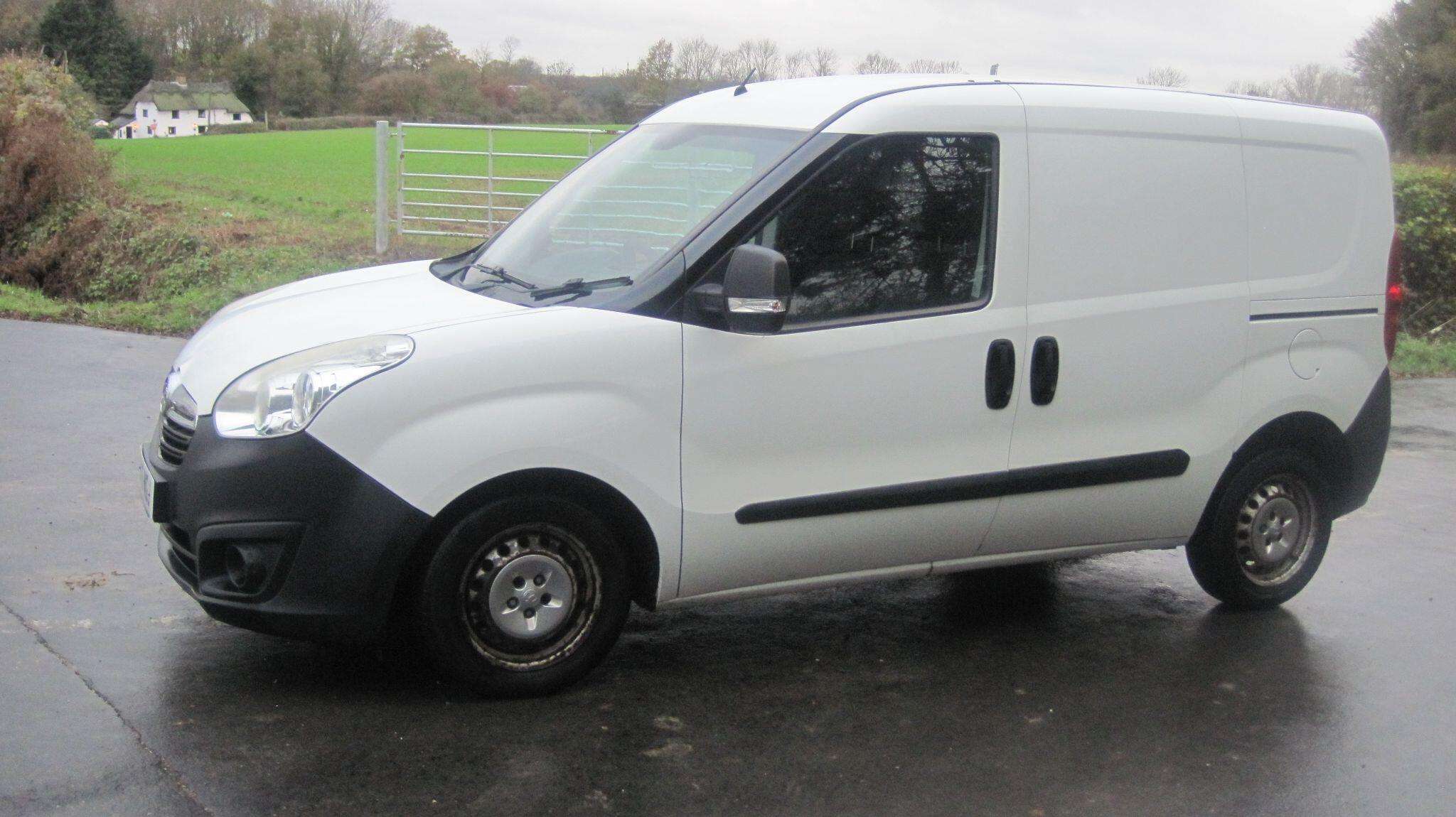 A 2015 VAUXHALL COMBO 1.3 CDTi 2000 ecoFLEX 16v FWD L1 H1 (s/s) 3dr A 2015 VAUXHALL COMBO 1.3 CDTi 2000 ecoFLEX 16v FWD L1 H1 (s/s) 3dr