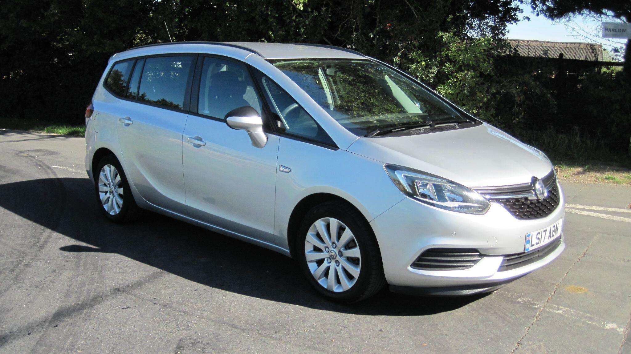 A 2017 VAUXHALL ZAFIRA TOURER 1.4i Turbo Design Euro 6 5dr A 2017 VAUXHALL ZAFIRA TOURER 1.4i Turbo Design Euro 6 5dr