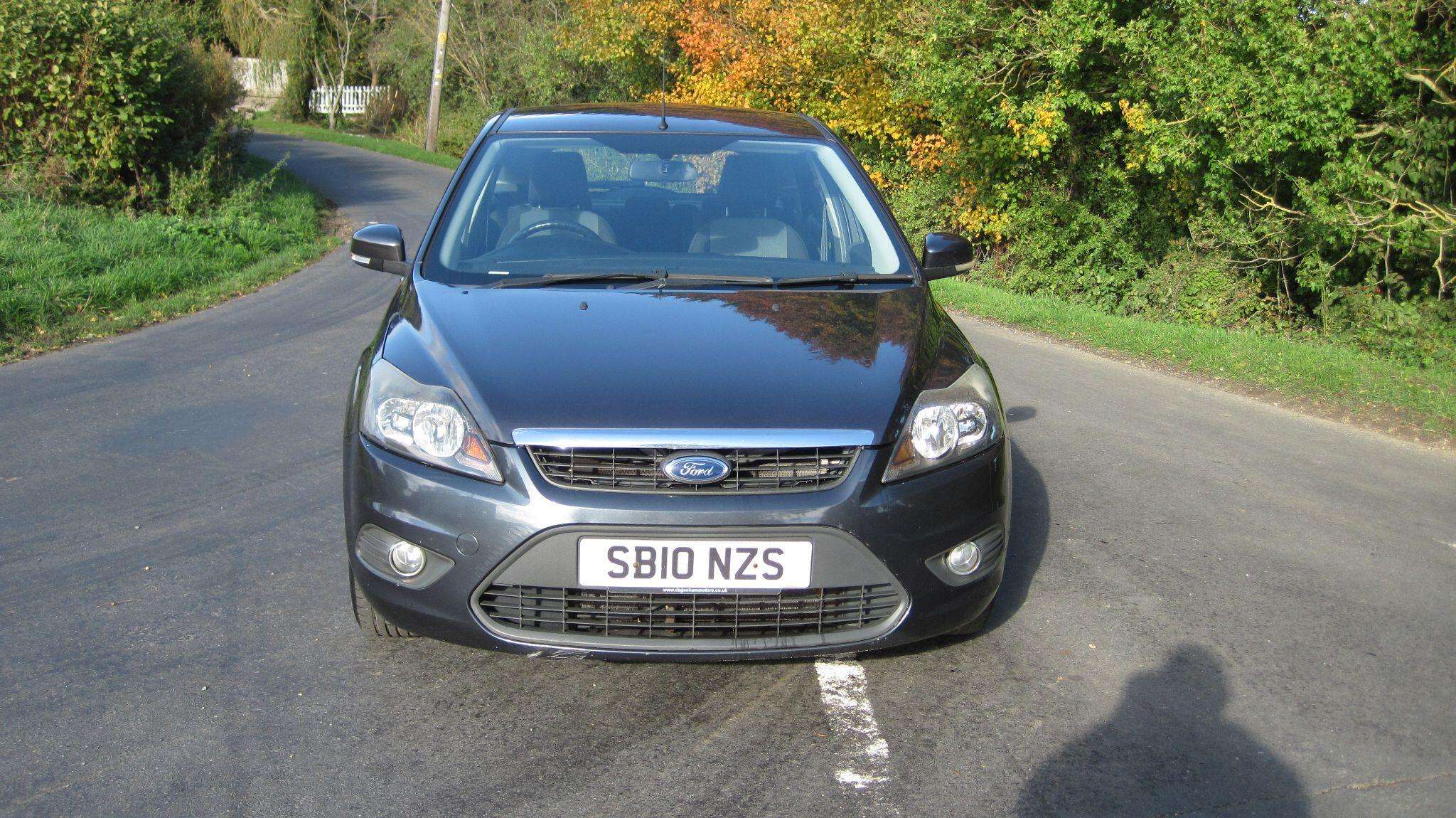 A 2010 FORD FOCUS 1.6 Zetec 5dr A 2010 FORD FOCUS 1.6 Zetec 5dr