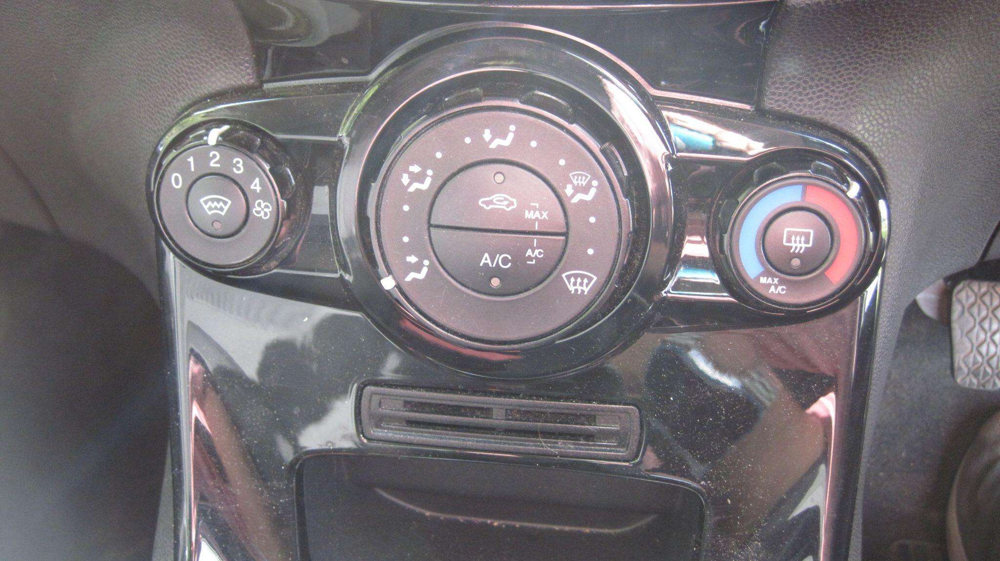 2015 FORD FIESTA 2015 FORD FIESTA
