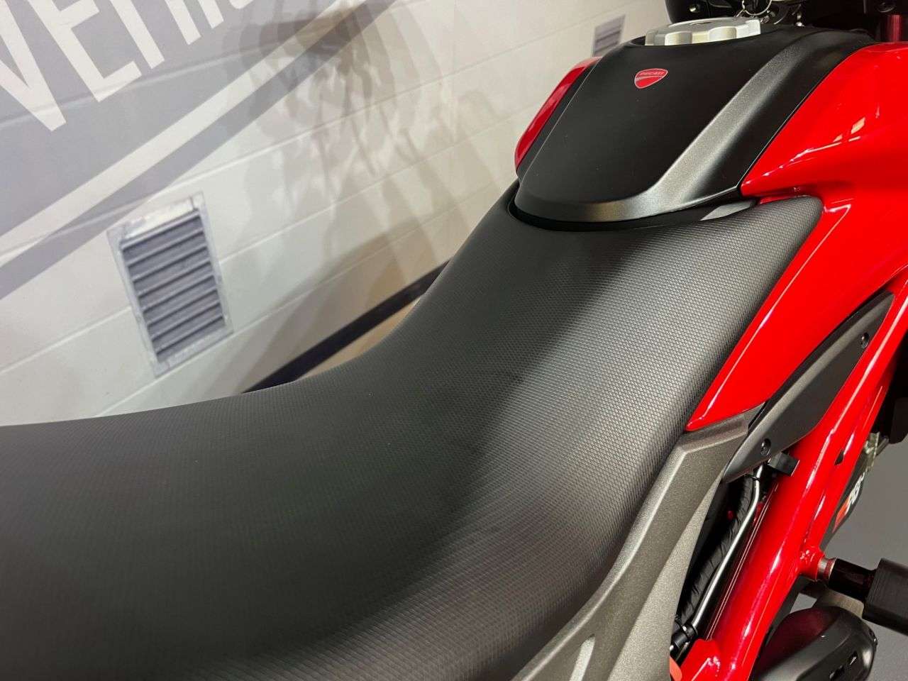 2015 DUCATI HYPERMOTARD 2015 DUCATI HYPERMOTARD