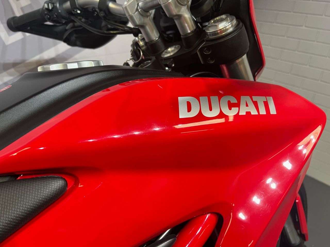 2015 DUCATI HYPERMOTARD 2015 DUCATI HYPERMOTARD