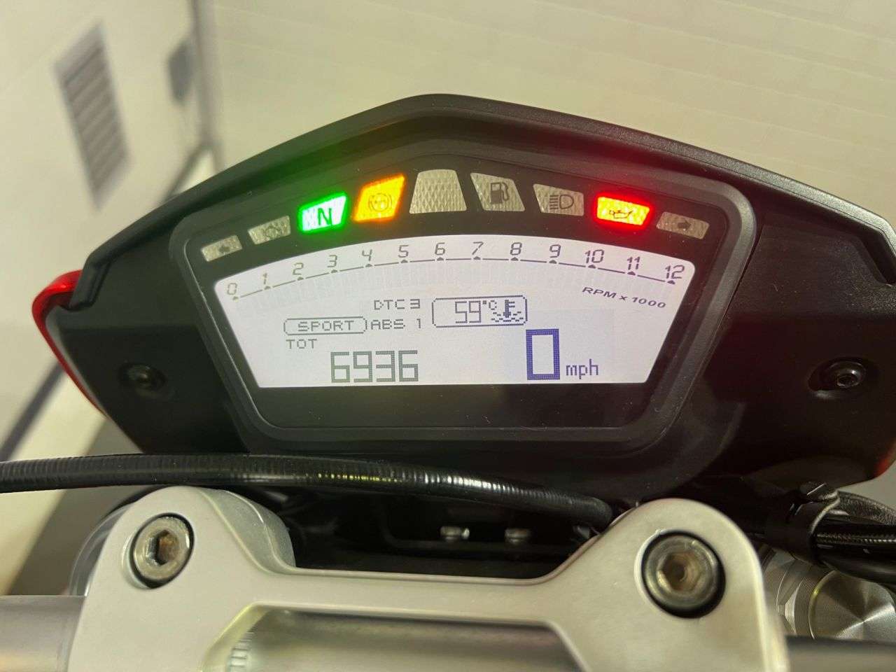 2015 DUCATI HYPERMOTARD 2015 DUCATI HYPERMOTARD