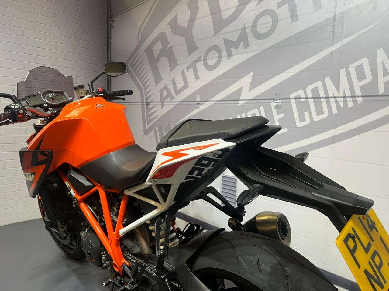 2014 KTM 1290 SUPER DUKE R 2014 KTM 1290 SUPER DUKE R