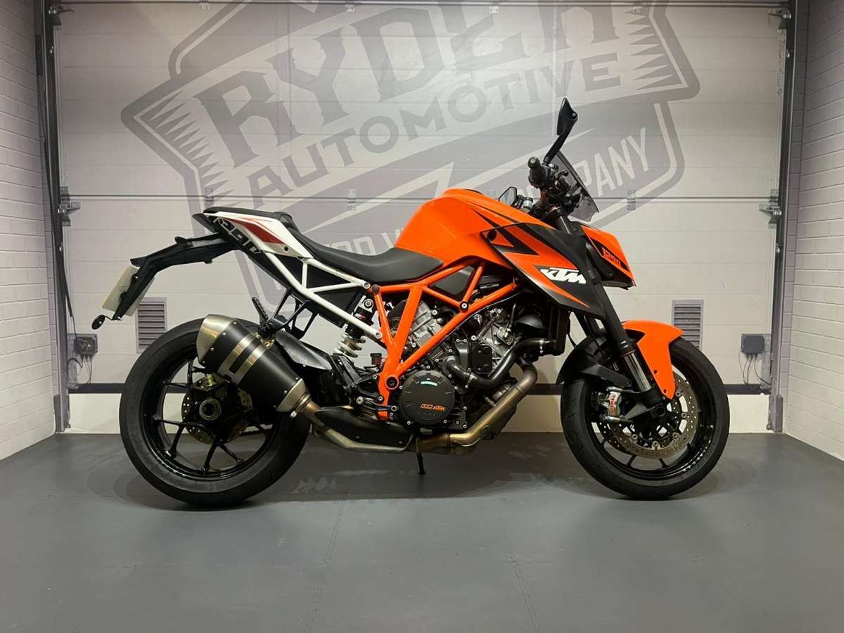 Check out this Ktm 1290 Super Duke R 2014 Petrol Manual