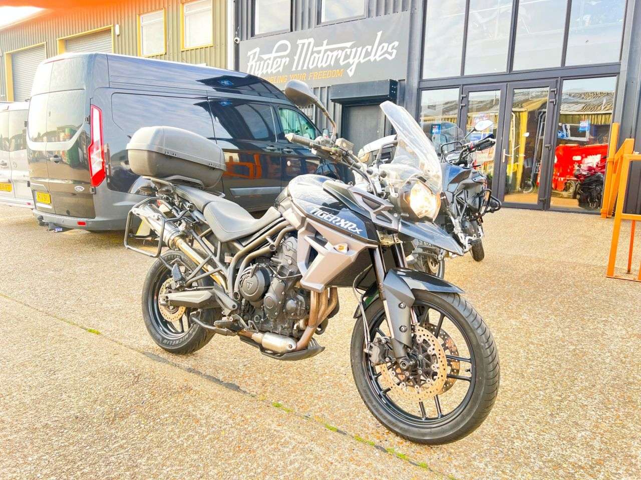 2016 TRIUMPH TIGER 800 2016 TRIUMPH TIGER 800
